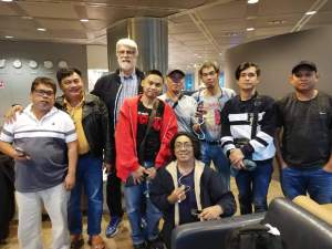  FREE AND SAFE: Eight of the nine hostages from MV Bonita en route to Manila, the ninth crew member is behind the camera. Executive Vice President in Ugland, Arnt Olaf Knutsen, behind